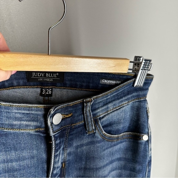 Judy Blue Shark Attack Distressed Skinny Cropped Jeans Dark Wash Size 26 Women’s - Picture 8 of 11